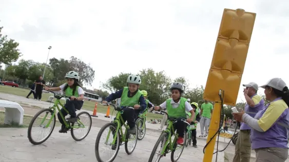 Los alumnos superaron la prueba de conducir bicicletas de manera segura