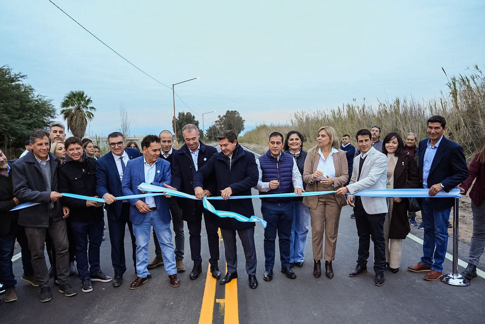 Orrego inauguró obras de repavimentación en Angaco y San Martín y anunció nuevos asfaltos