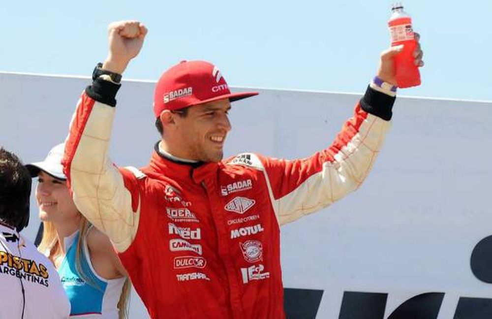 Rossi, en peleada final