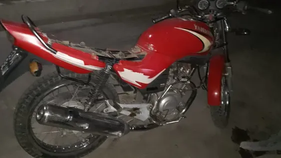 Volvía en moto de una reunión y en una lomada sufrió una caída mortal