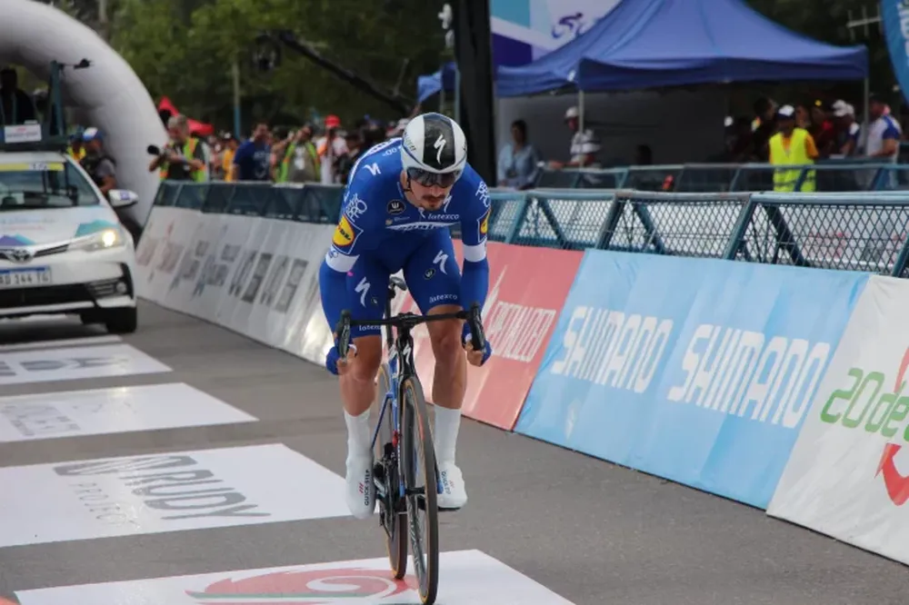 Alaphilippe sigue liderando la general