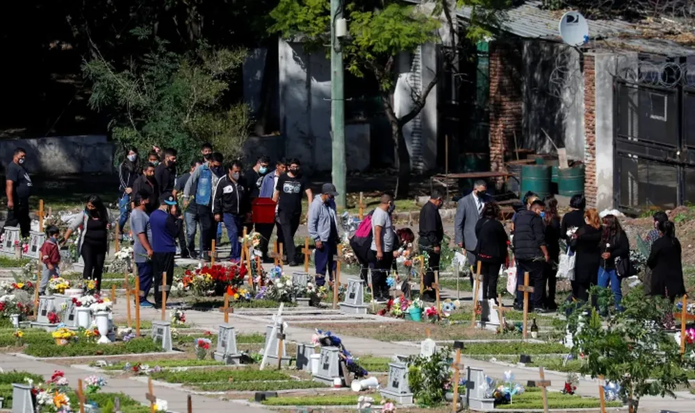 Mueren 663 argentinos, la cifra más alta de toda la pandemia