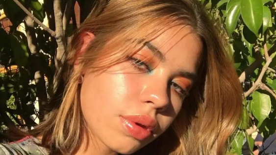 Anna del Boca beboteó con un escote que se robó todas las miradas