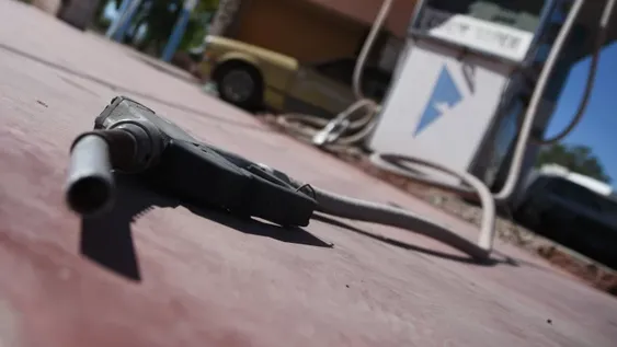 Transportistas y viñateros se quejan por restricciones a la venta de gasoil