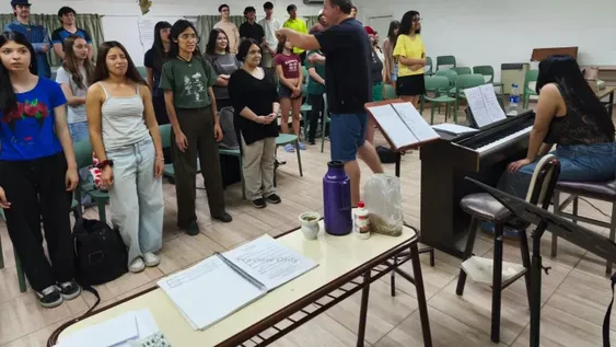 El Coro Preuniversitario del Centro de Creación Artística Coral de la Facultad de Filosofía, hará su primera gira intenacional.