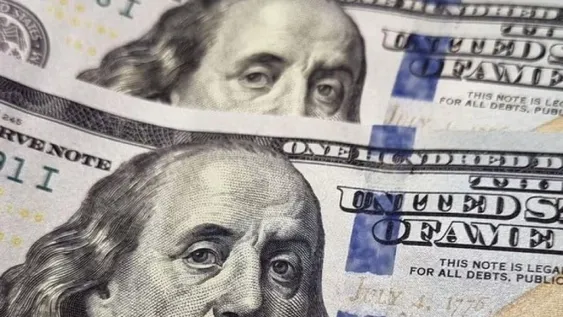 El dólar blue cerró a $598 en la city porteña y a $620 en San Juan