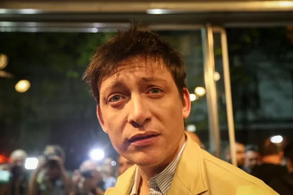 Nueva polémica de Santiago Caputo: el gesto intimidante que tuvo con un fotógrafo