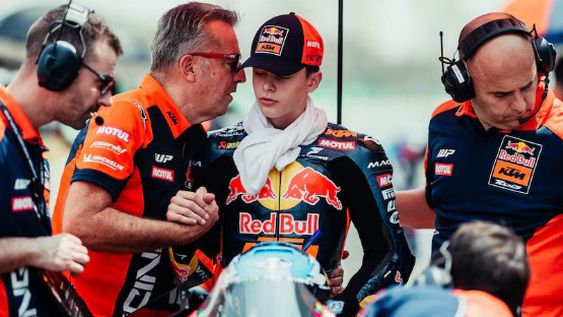 APRENDER EN CADA CARRERA es la meta del joven que representa a la Argentina, en gratitud a su padre.