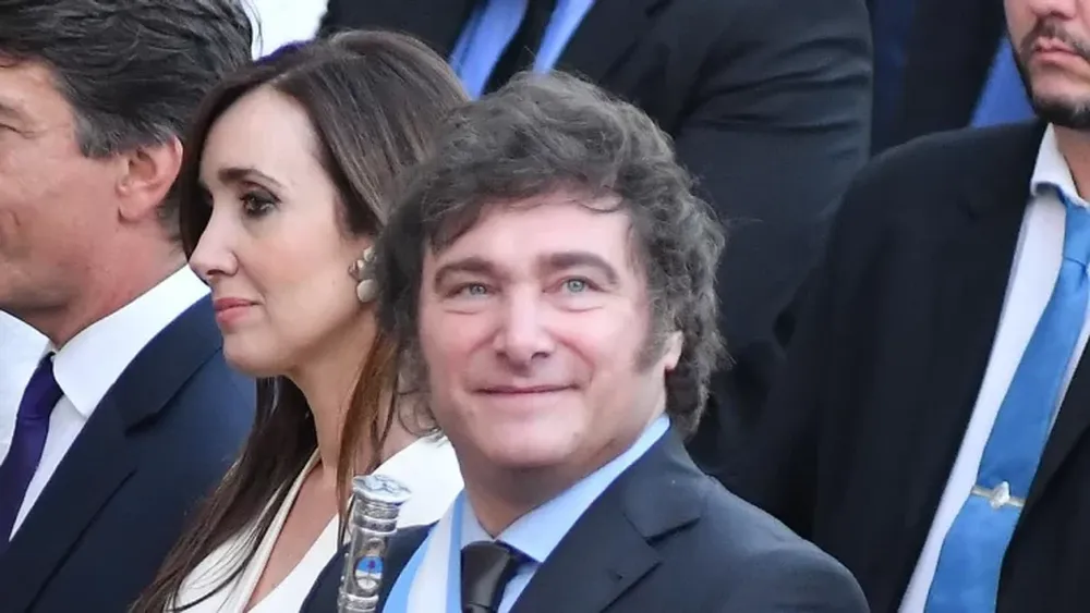 Milei dijo que mantendrá “absolutamente” el DNU y deseó que en 2024 se pueda “reconstruir” el país