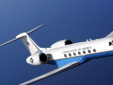 &nbsp;La Guardia Costera estadounidense desplegó medios aéreos y marítimos para buscar al avión desaparecido con seis personas a bordo.