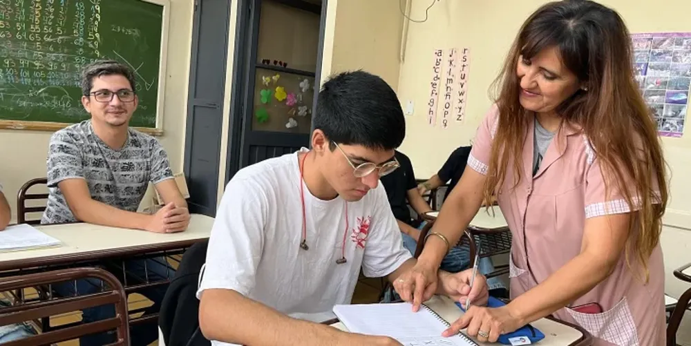 EN CAPITAL. La Escuela Antonio Torres es una de las instituciones donde funciona una UEPA para que jóvenes y adultos terminen los estudios primarios.