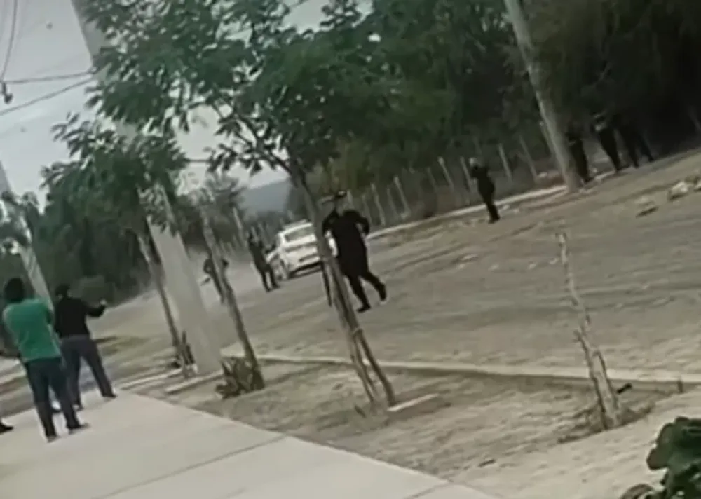 Tarde de tensión en un barrio de Caucete: atacaron a piedrazos a la Policía y hubo disparos al aire