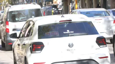 Diario de Cuyo | CADA VEZ MÁS. Los autos con patente provisional o en trámite se volvieron una imagen más recurrente en San Juan.