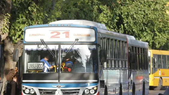 El gremio de los colectiveros no acatará hoy el tiempo de recorrido de las unidades