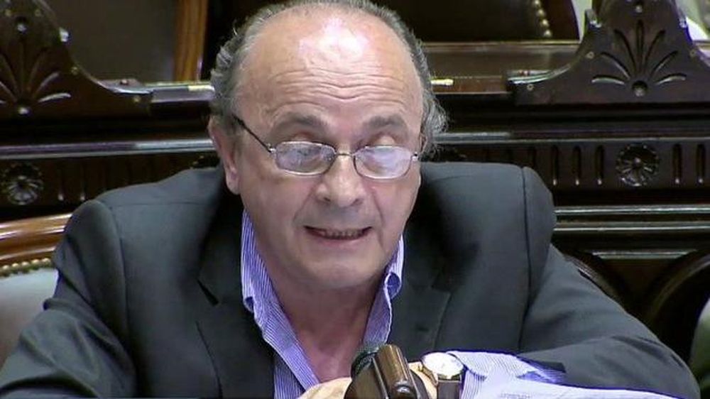 El diputado Moreau permanece internado y su “evolución es buena”