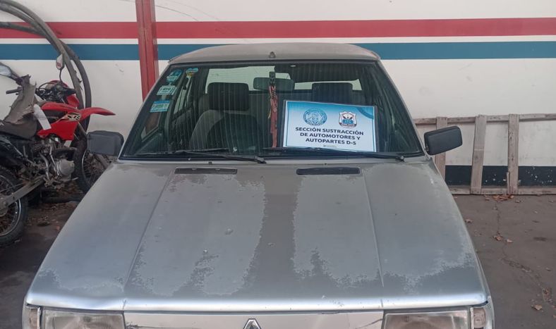 Encontraron en Capital un Renault 9 que había sido robado el sábado