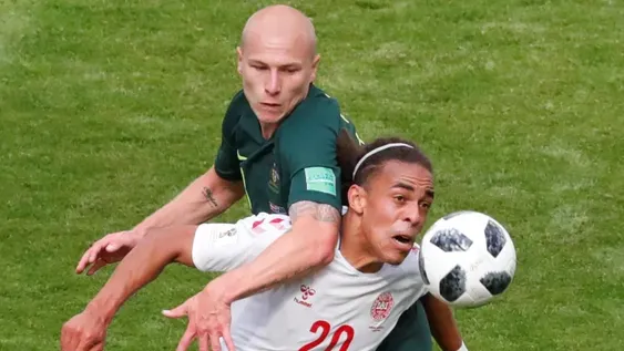 Con el VAR como protagonista, Australia igualó con Dinamarca