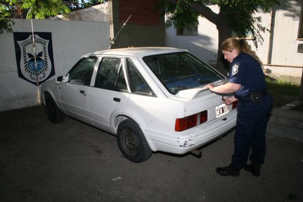 Un auto, prueba en un asesinato