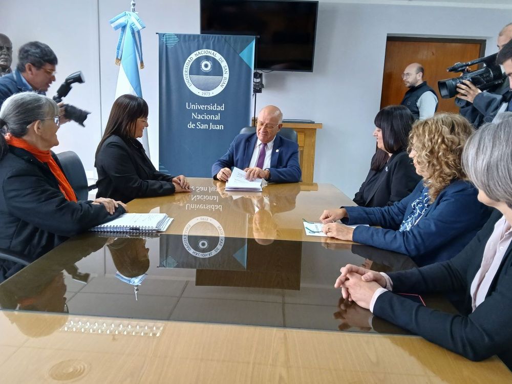 Tras un acuerdo entre la UNSJ y del municipio de Chimbas, la Escuela de Oficios de la universidad dictará 11 talleres en este departamento.