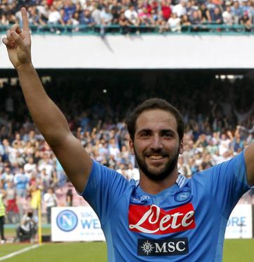 Higuaín marcó para el Nápoli