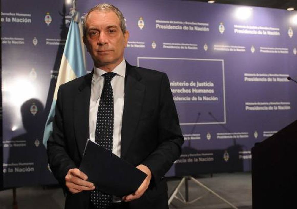 Fuerte defensa de   Alak hacia Moreno