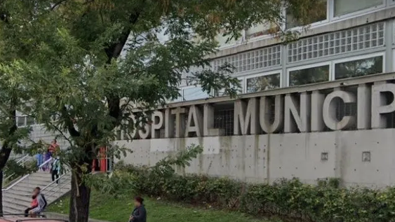 Vestido de enfermero, un preso con coronavirus escapó de un hospital