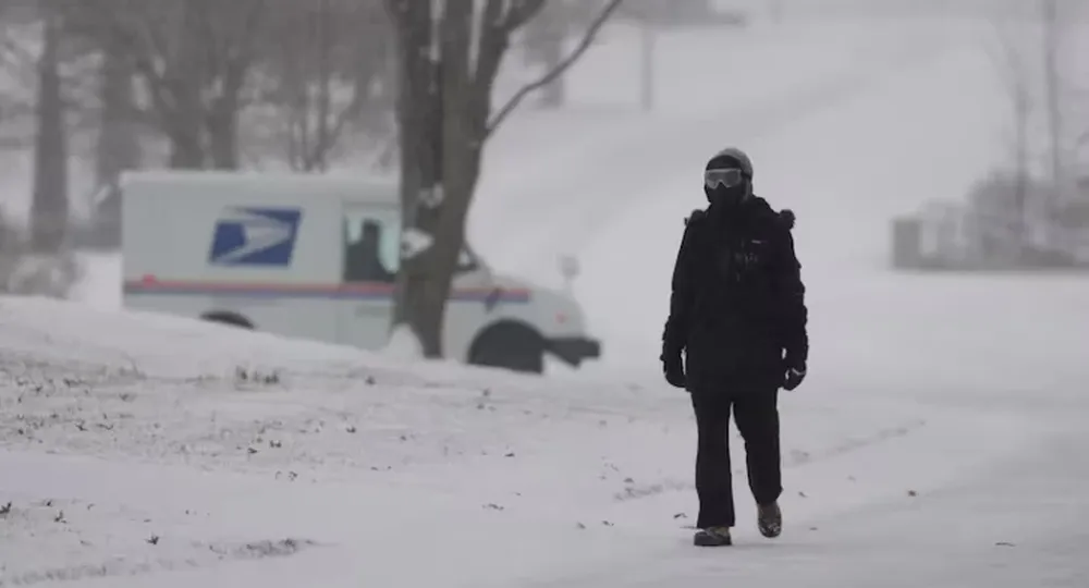 La tormenta Fern combina acumulaciones de hielo, nevadas y una ola de frío que se extenderá por varios días.