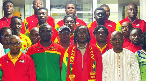 pese a la goleada sufrida ante argentina, los jugadores de burkina faso fueron recibidos con honores: un acto patriotico