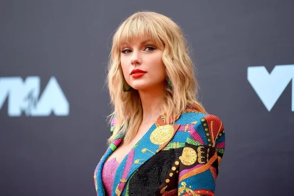 Taylor Swift lanzó una nueva versión de “Fearless”, tras un conflicto con su grabadora