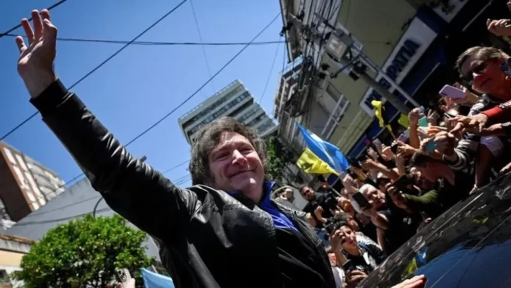 Javier Milei llegó a Mar del Plata y este martes participará de “La Derecha Fest”