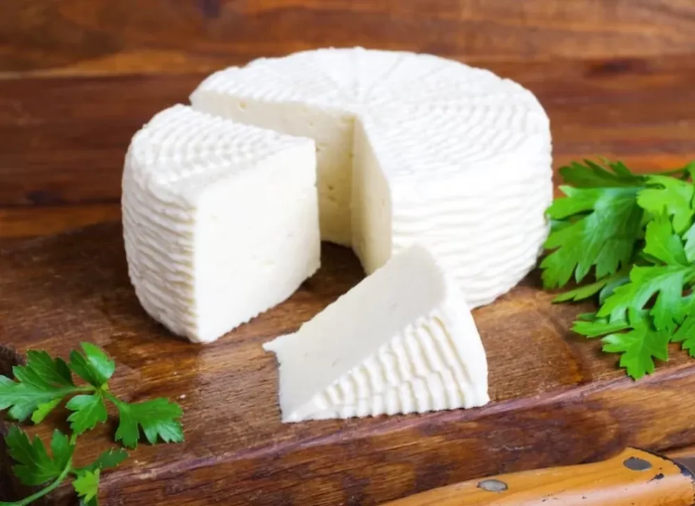 Cómo hacer queso fresco en casa con solo tres ingredientes: la receta, fácil y sencilla
