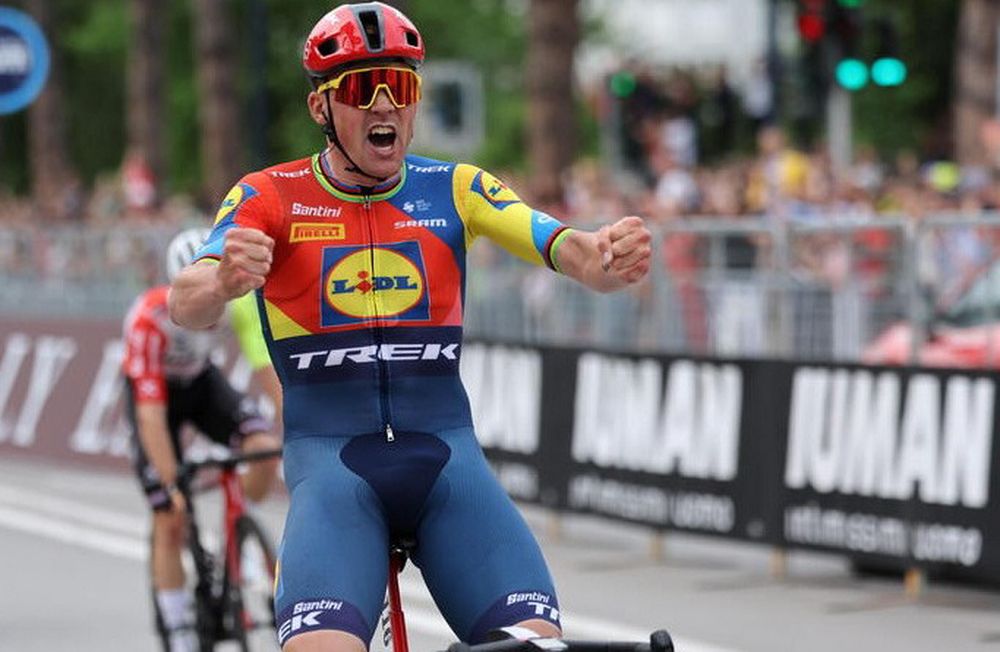 PRIMER LÍDER. El parcial de apertura en Albania se definió en embalaje masivo.