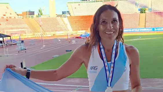 Es profesora, dirigente y se consagró subcampeona mundial en atletismo