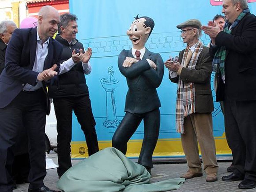 El paseo de la historieta  que adorna a San Telmo