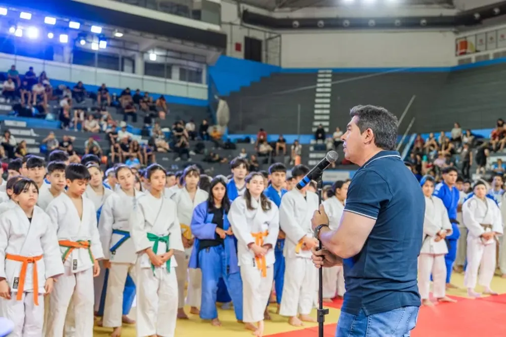 El gobernador Marcelo Orrego durante la inauguración de la competencia.