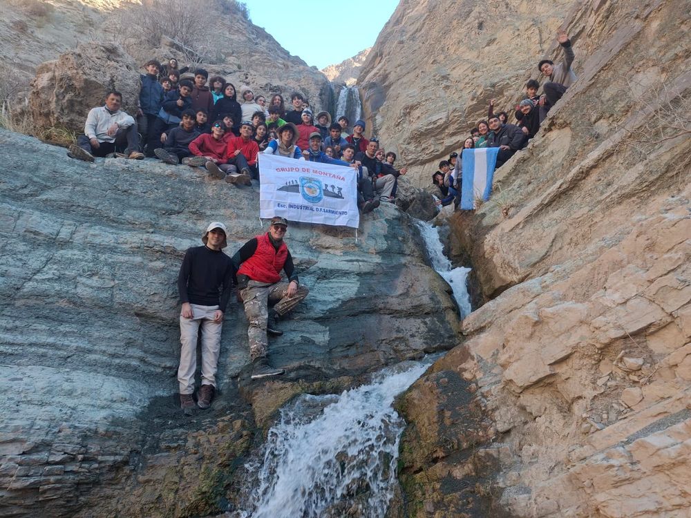 Alumnos del Taller de Montañismo de la Escuela Industrial realizaron una nueva salida a la montaña.