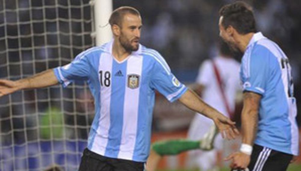 Argentina aprobó el examen sin Messi y le ganó a Perú