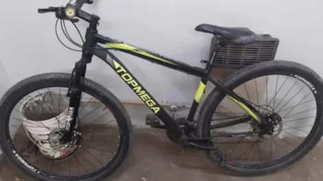 Hallaron una bicicleta que había sido robada y abandonada en un descampado