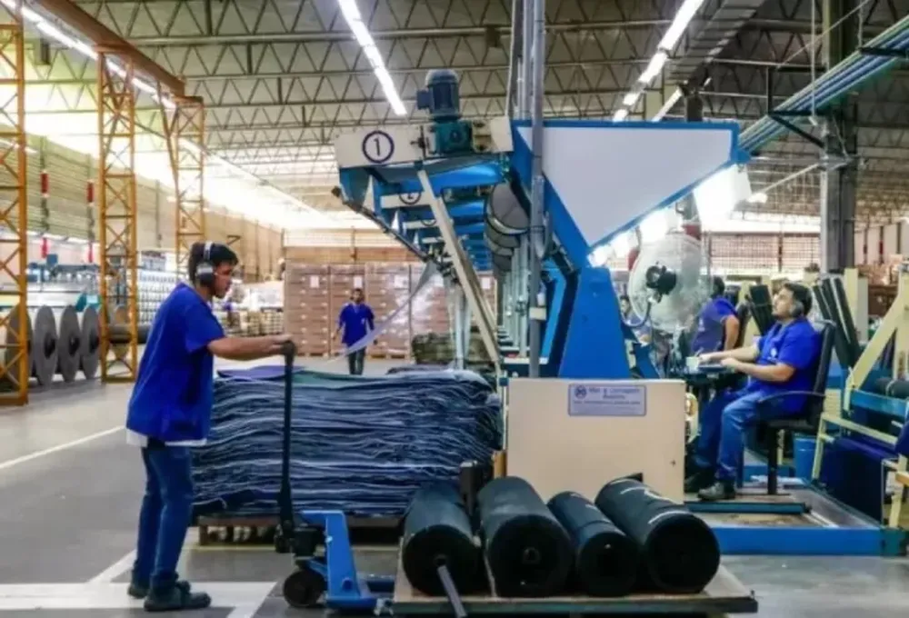 El mercado cree que la economía terminará el año con una caída de 3% y que dejará un “arrastre” positivo para 2025