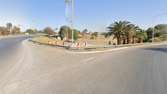 Cortaron el tránsito en Ruta 40 y Acceso Sur por un accidente: hay personas hospitalizadas