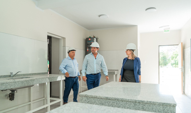 El gobernador Marcelo Orrego durante su visita a la Quebrada de Zonda.