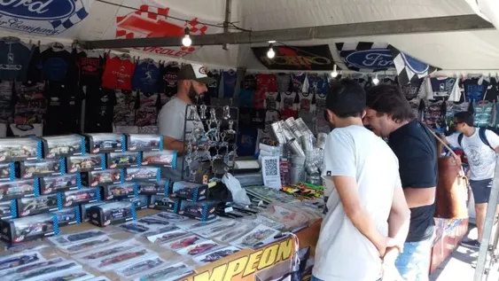 Conocé los costos del merchandising del Turismo Carretera