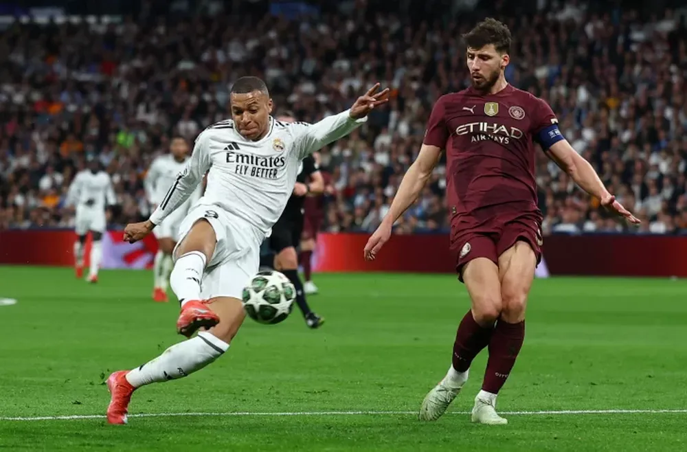 Demoledor. Kylian Mbappé fue la figura del Real Madrid en una noche de fiesta ante el City y sus problemas.