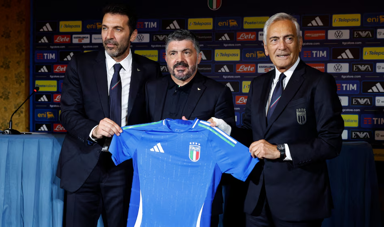 Gabriele Gravina, máximo directivo de la FIGC, dio un paso al costado, al igual que el jefe de equipo Gianluigi Buffon. El golpe se siente en Italia.
