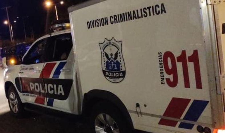 El cuerpo del hombre estaba tendido en el interior de la vivienda.