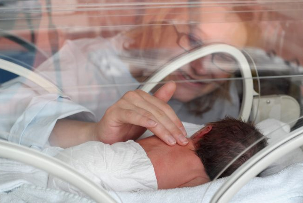 Nació este año pero aseguran que es un bebé de 2024: el raro caso de un bebé prematuro