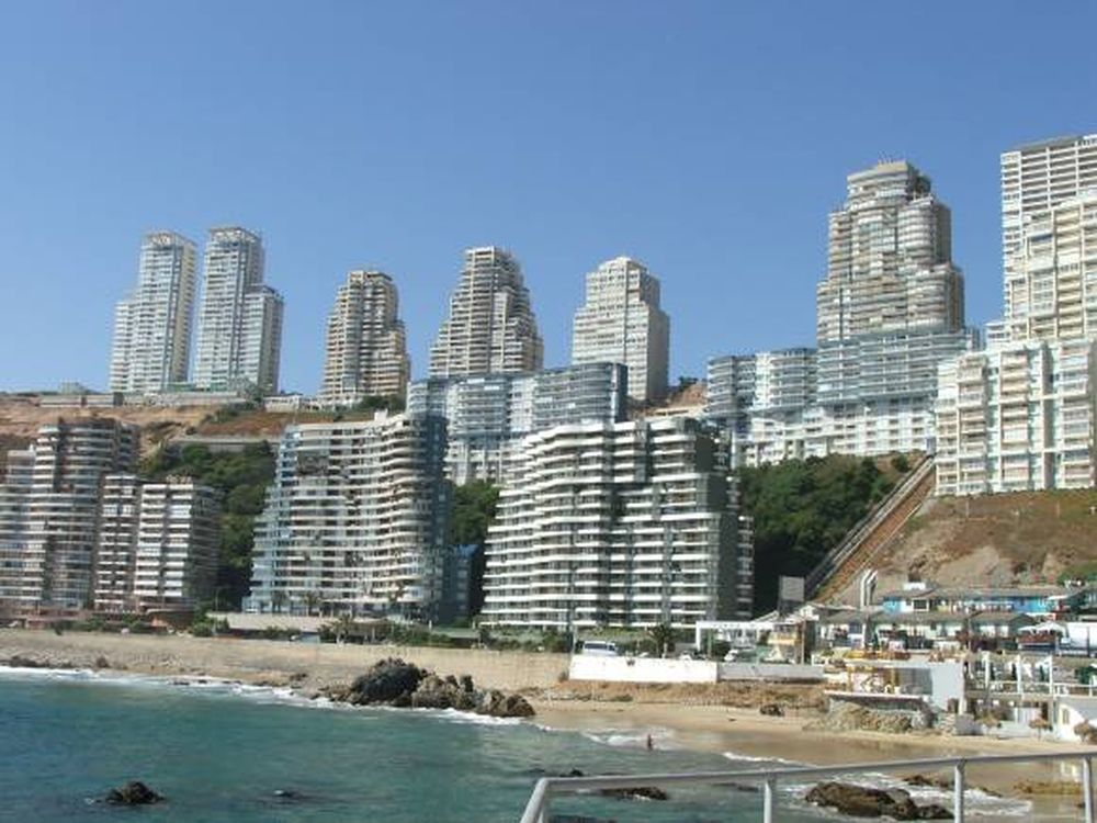 Brindis frente al mar