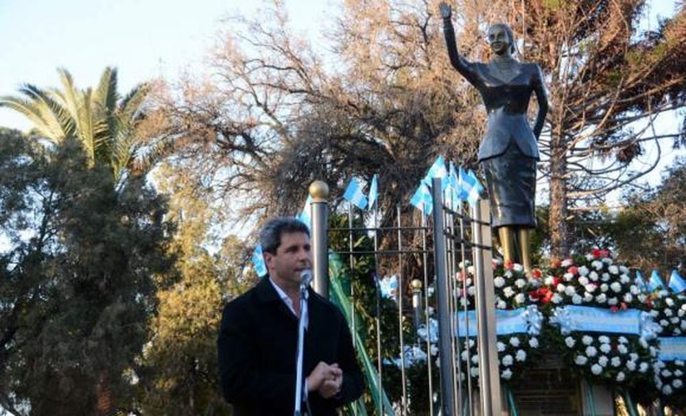 Homenaje y un pedido de Uñac con vistas a las citas electorales