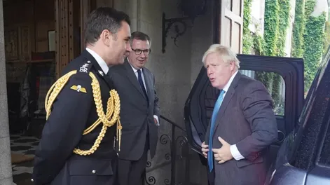 Johnson se despidió como primer ministro británico: “Esto es todo, amigos”