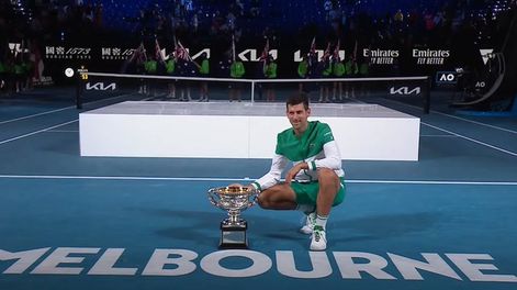 Djokovic aplastó a Medvedev y es campeón del Abierto de Australia por novena vez